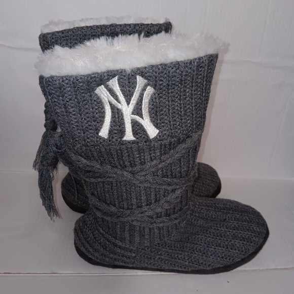 NY YANKEES INSPIRED KNIT SLIPPER BOOTS - Picture 5 of 7